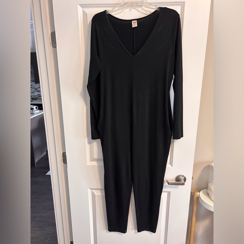 Smash & Tess Classic Black V-Neck romper